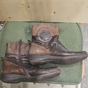 Women's Two-Tone Leather Ankle Boots